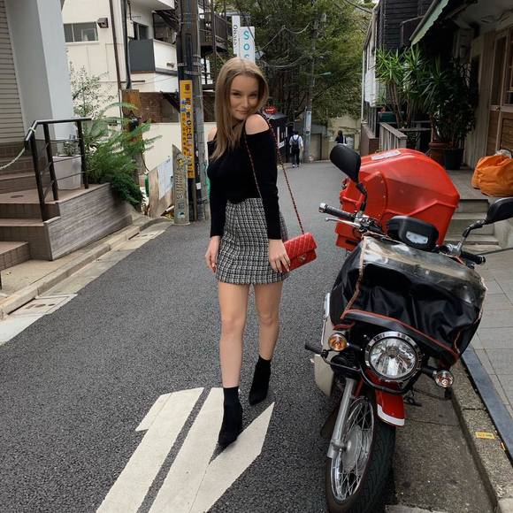 Meet your Posher, Olivia - Picture 1 of 1